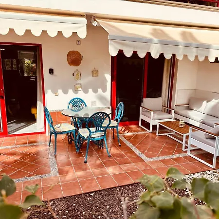 - Spacious Beachside Apartman
