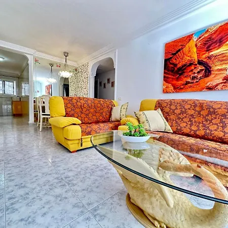 - Spacious Beachside Apartman Playa del Cura