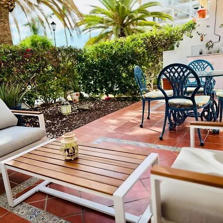 - Spacious Beachside Apartman *