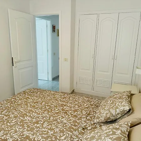 - Spacious Beachside Apartman