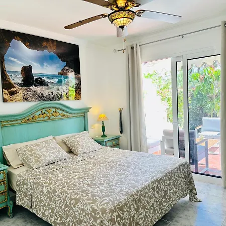 - Spacious Beachside Apartman Playa del Cura